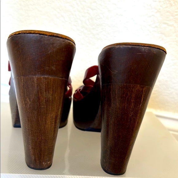 KORS Michael Kors Red Platform Sandals with wooden platform - Picture 6 of 15